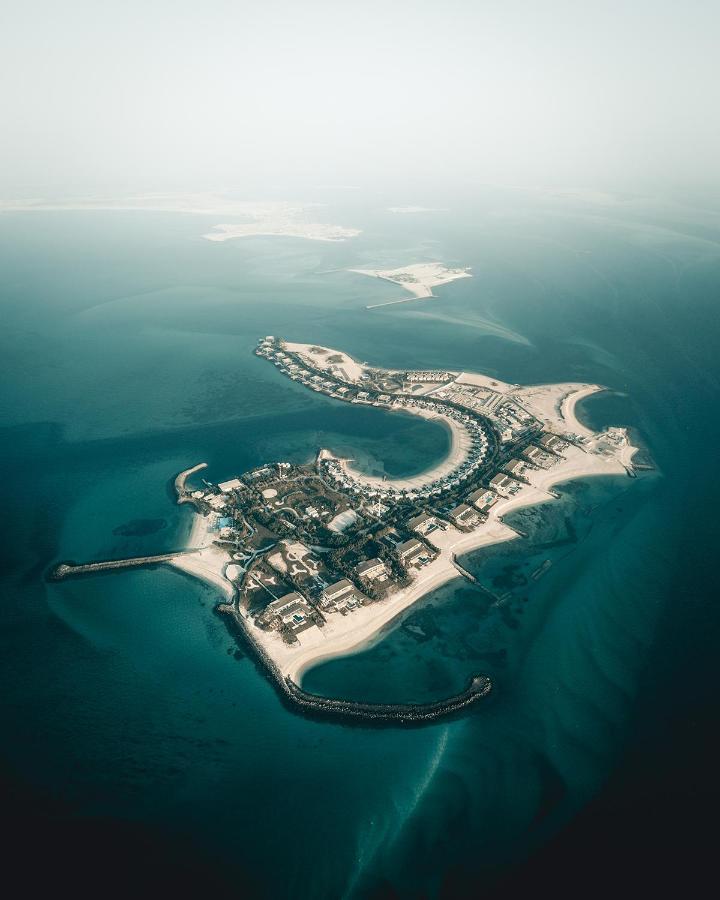 ซาย่า นูไร ไอแลนด์ รีสอร์ต Hotel อาบูดาบี ภายนอก รูปภาพ Aerial view of the island
