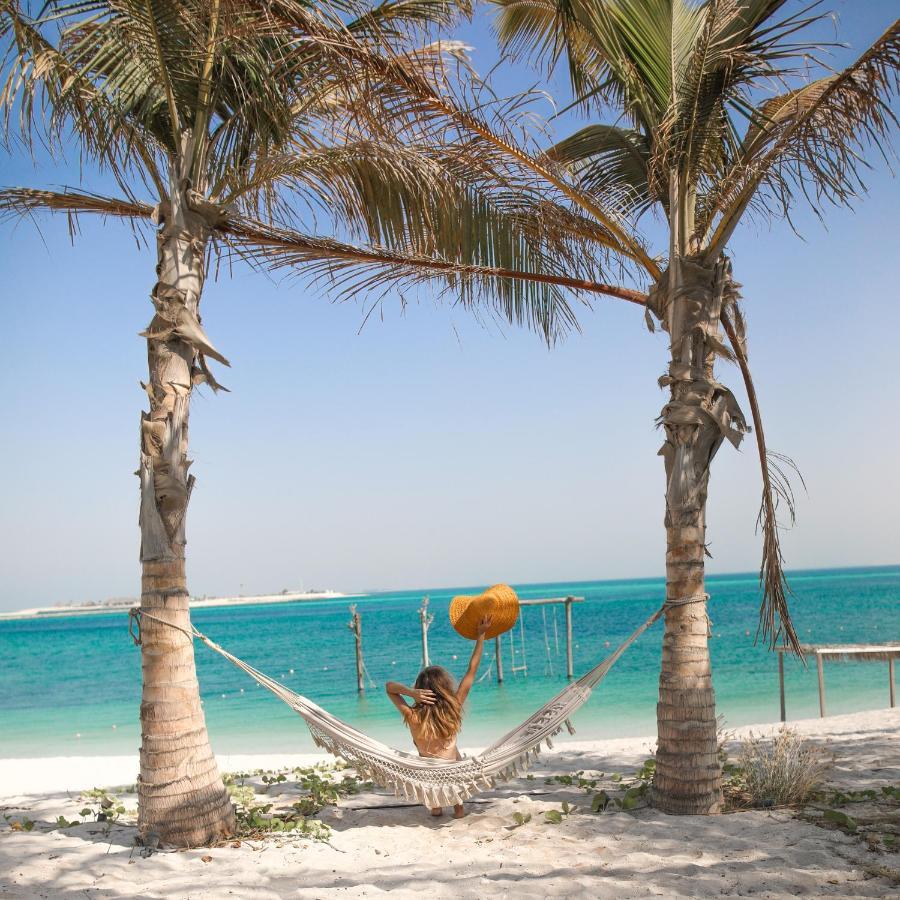 ซาย่า นูไร ไอแลนด์ รีสอร์ต Hotel อาบูดาบี ภายนอก รูปภาพ Hammock on the beach